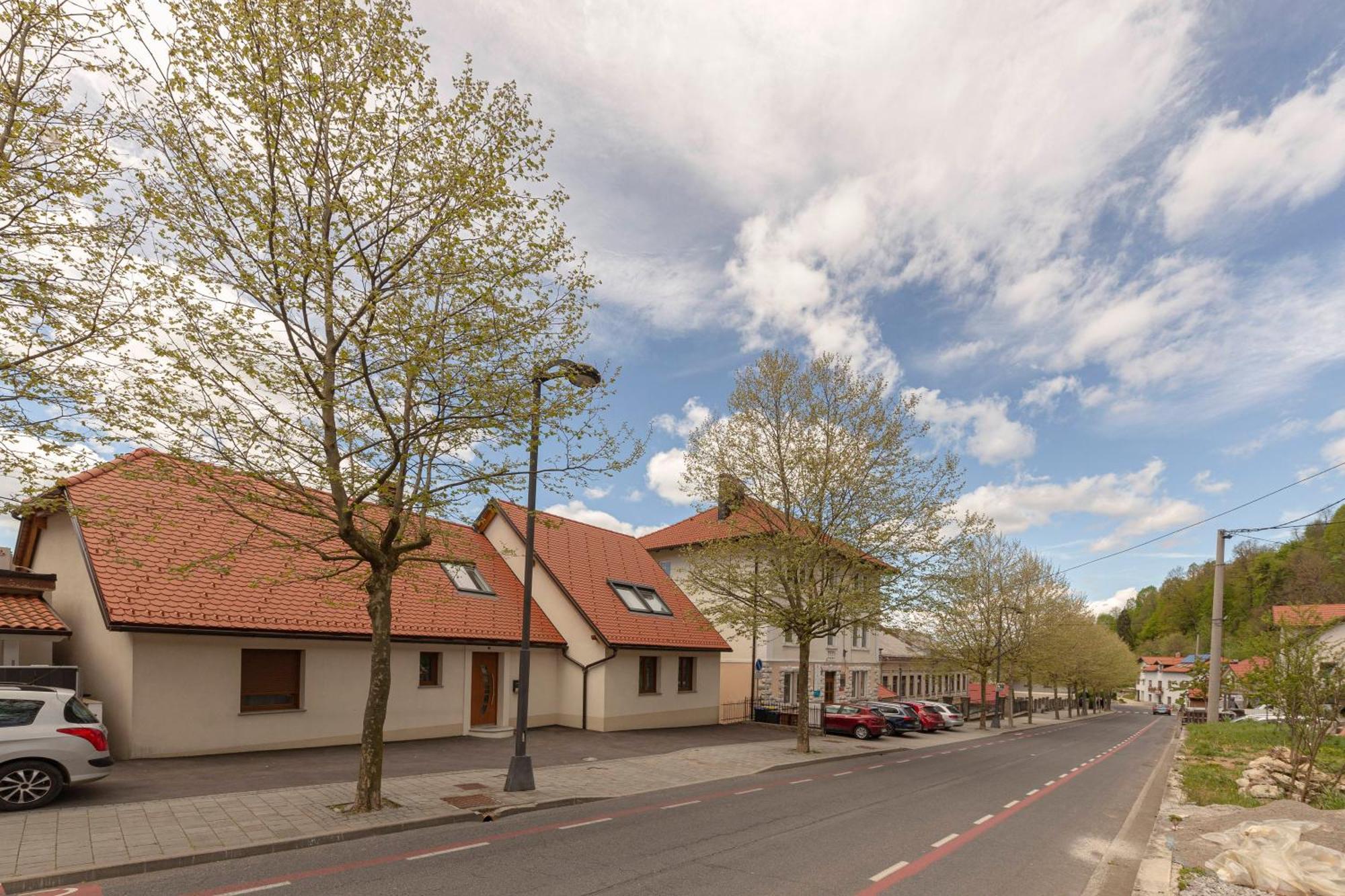 Apartma Pri Jakobu * Postojna